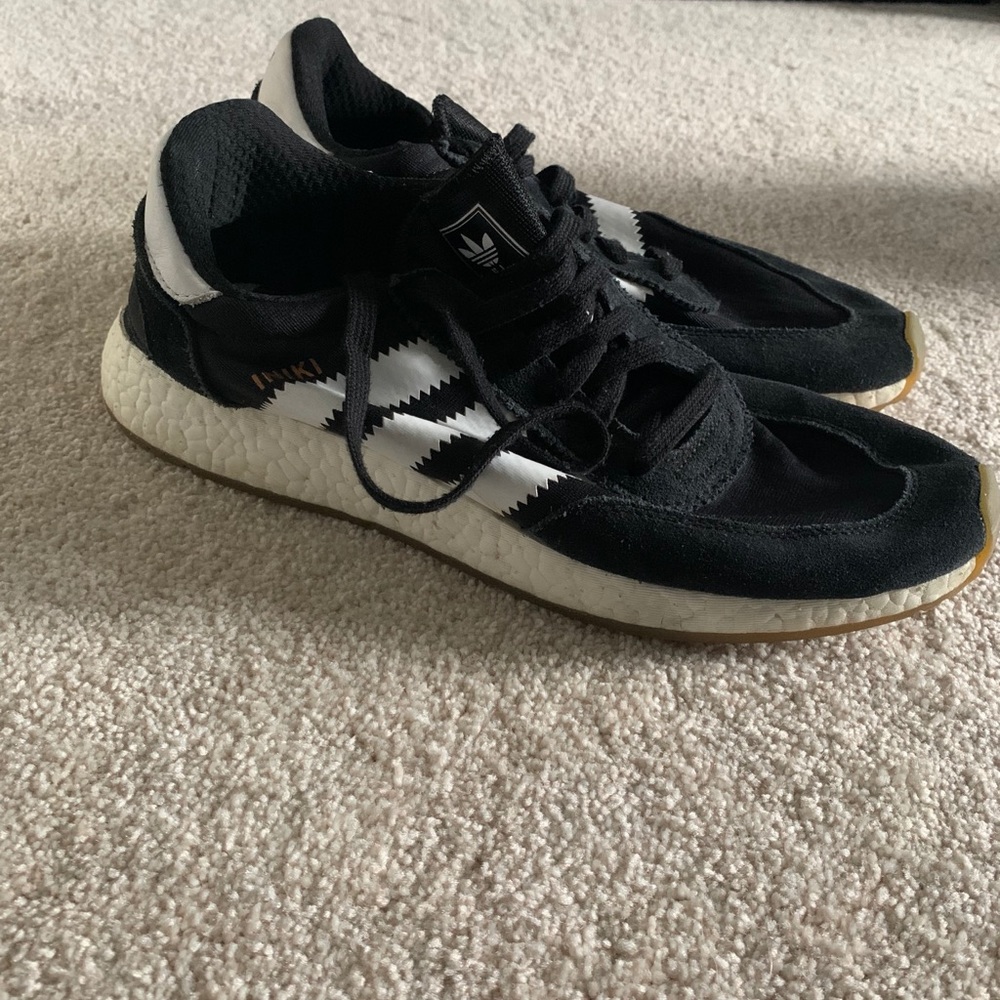 Size 10 Iniki boost Adidas shoe